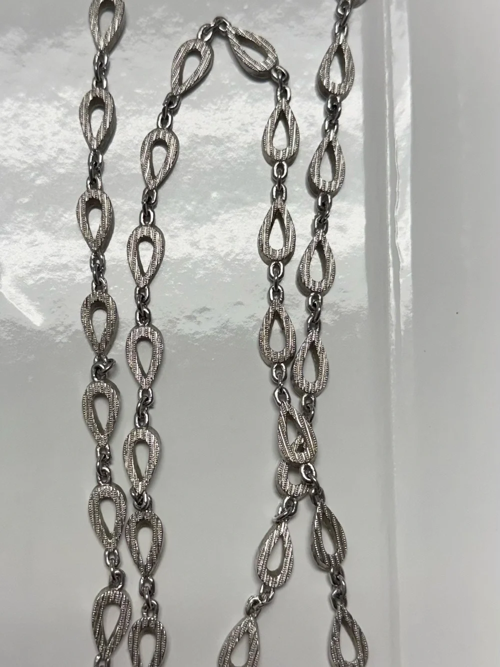 Vintage Signed CROWN TRIFARI Textured Silver Tone TEARDROP LINK Necklace 33”